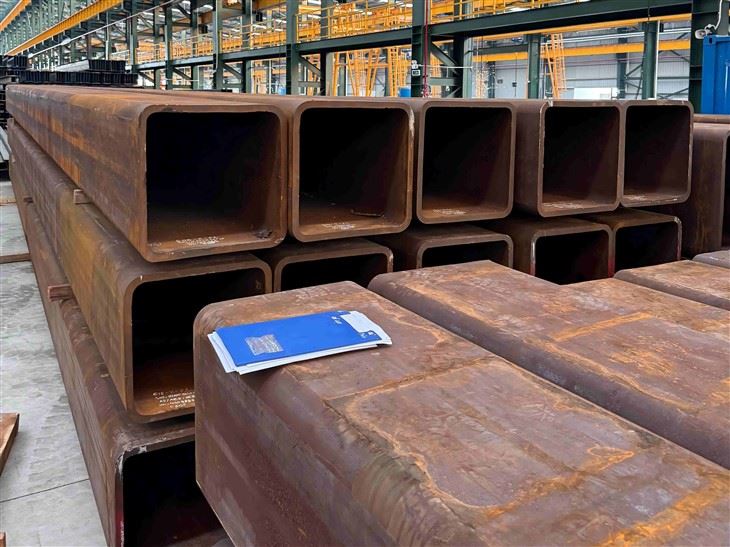 Tubo de aço retangular laminado a quente